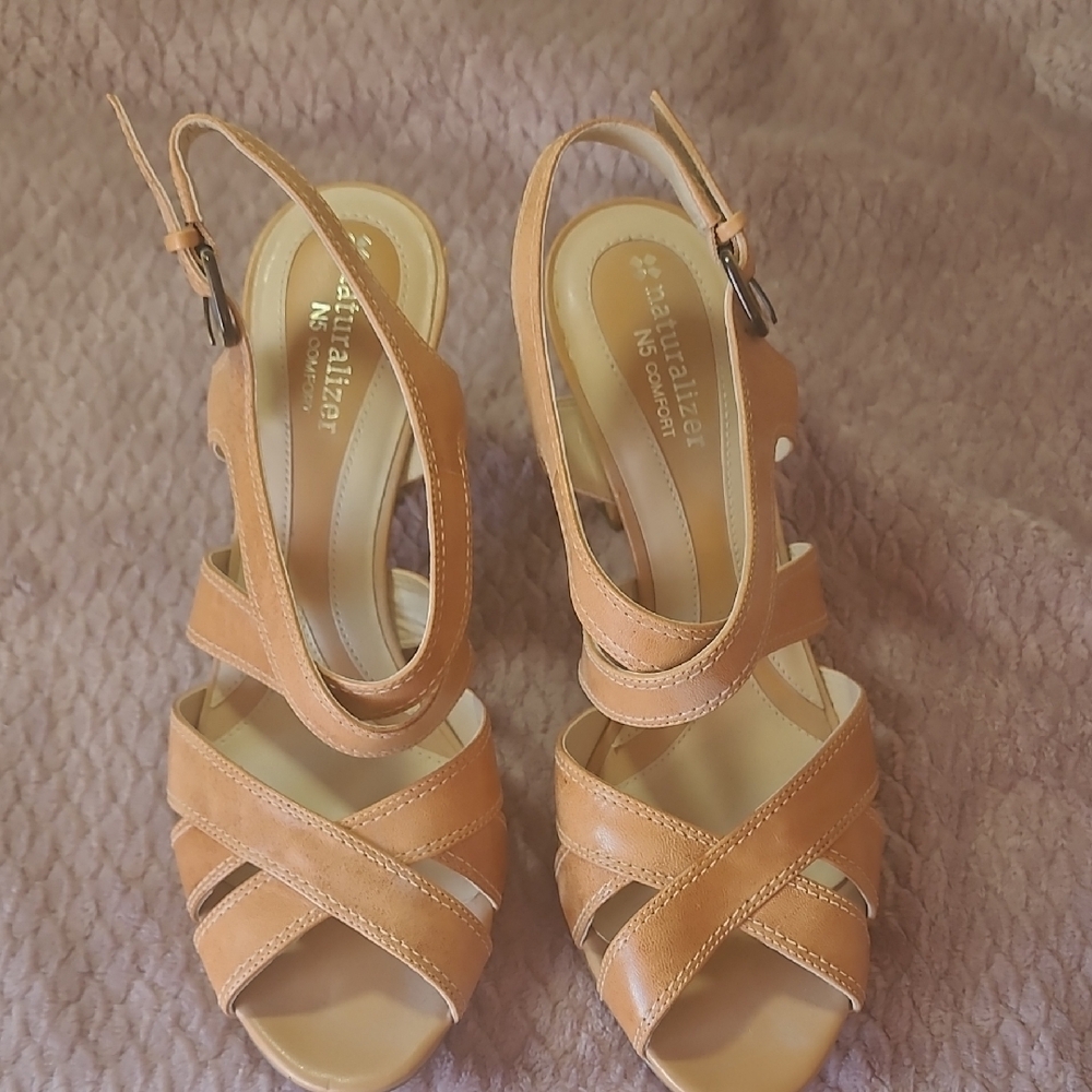 Naturalizer Women's Tan Strappy Sandals